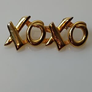 XOXO Brooch Pin